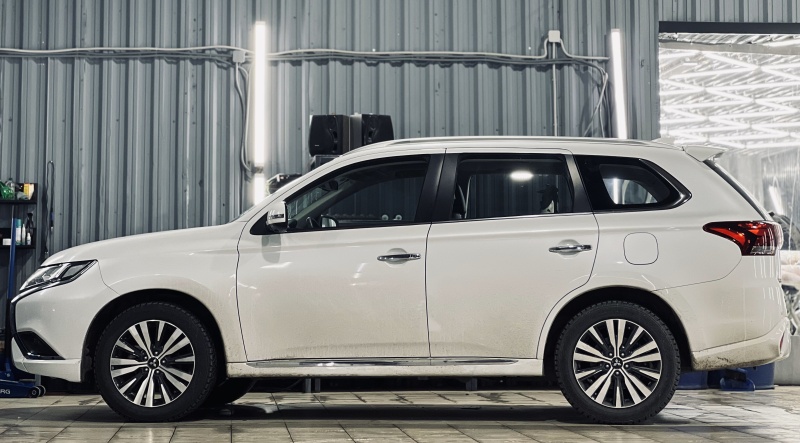 Шумоизоляция Mitsubishi Outlander Шумоизоляция Mitsubishi Outlander